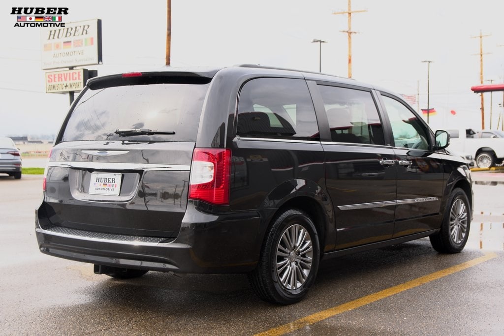used 2014 Chrysler Town & Country car, priced at $13,325