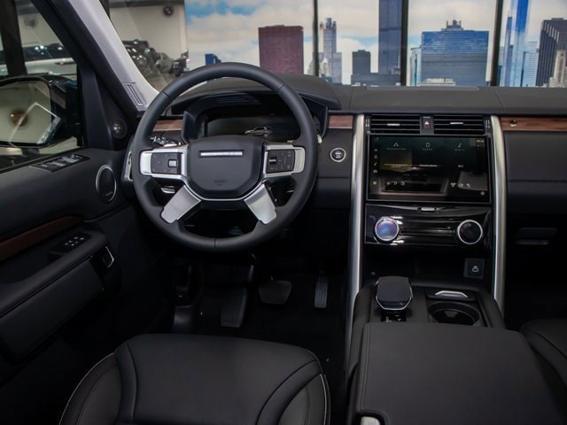 used 2024 Land Rover Discovery car, priced at $69,278