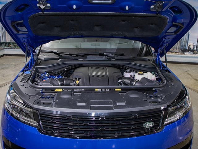 new 2025 Land Rover Range Rover Sport car, priced at $137,300