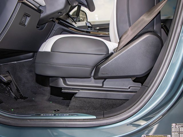 new 2025 Land Rover Range Rover Sport car, priced at $102,975