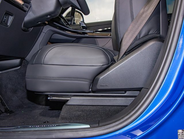 new 2025 Land Rover Range Rover Sport car, priced at $137,300