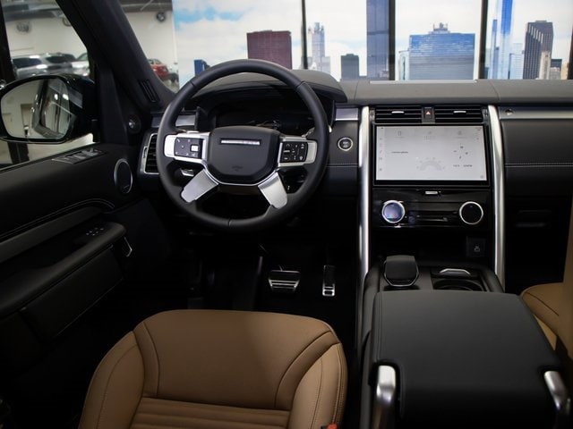 new 2025 Land Rover Discovery car, priced at $82,028