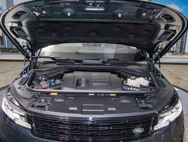 new 2025 Land Rover Range Rover Sport car, priced at $102,975