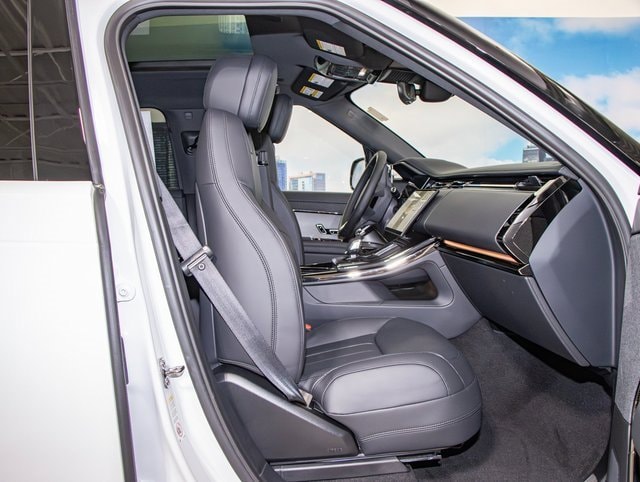 new 2025 Land Rover Range Rover Sport car, priced at $89,715