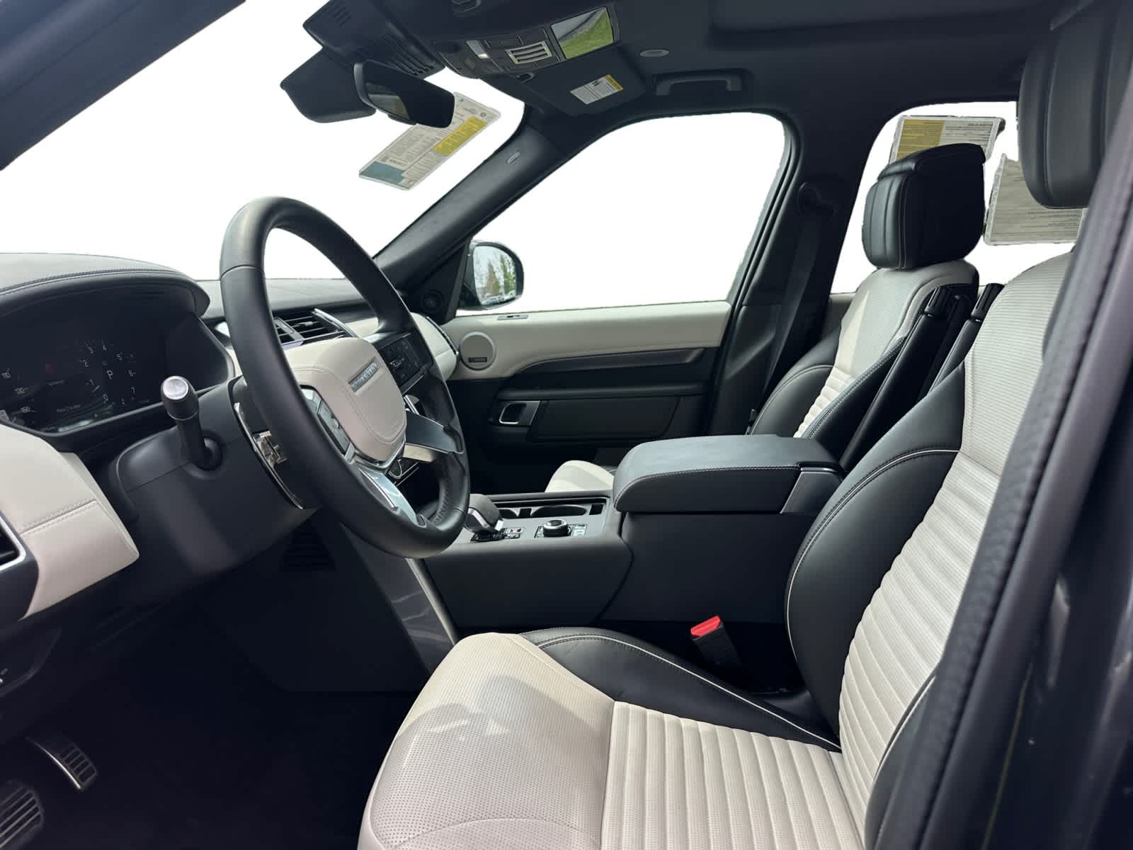 used 2024 Land Rover Discovery car, priced at $63,998