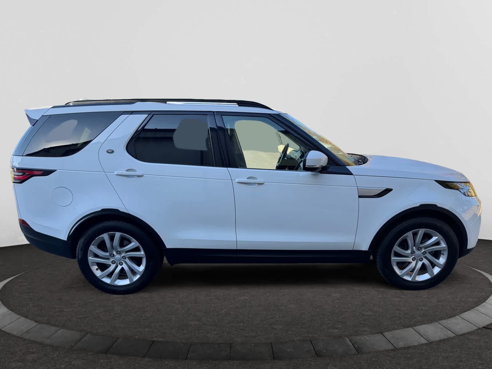 used 2017 Land Rover Discovery car, priced at $19,498