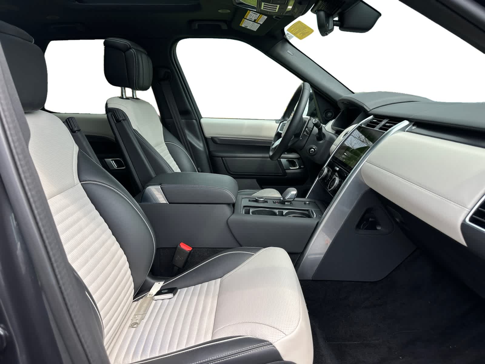 used 2024 Land Rover Discovery car, priced at $63,998
