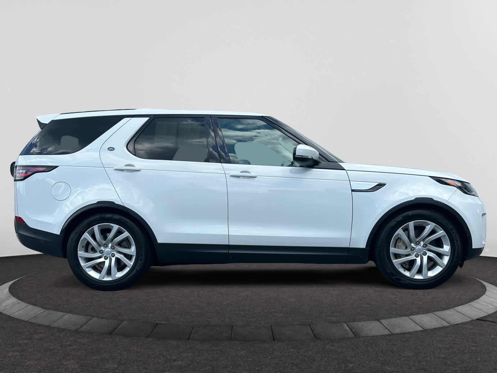 used 2018 Land Rover Discovery car, priced at $19,998