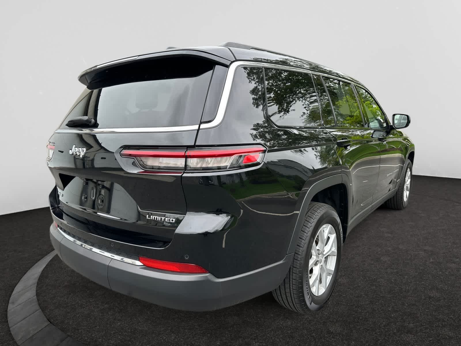used 2023 Jeep Grand Cherokee L car, priced at $35,998