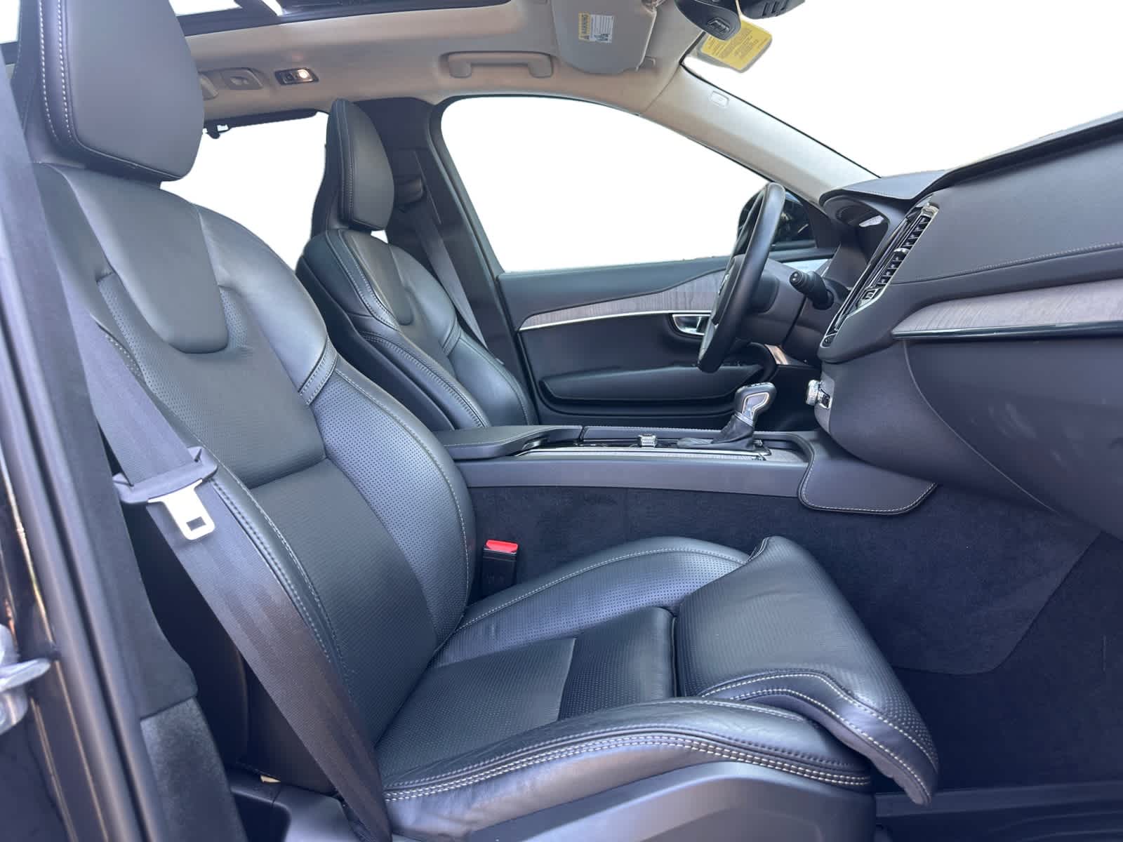 used 2022 Volvo XC90 car, priced at $44,498