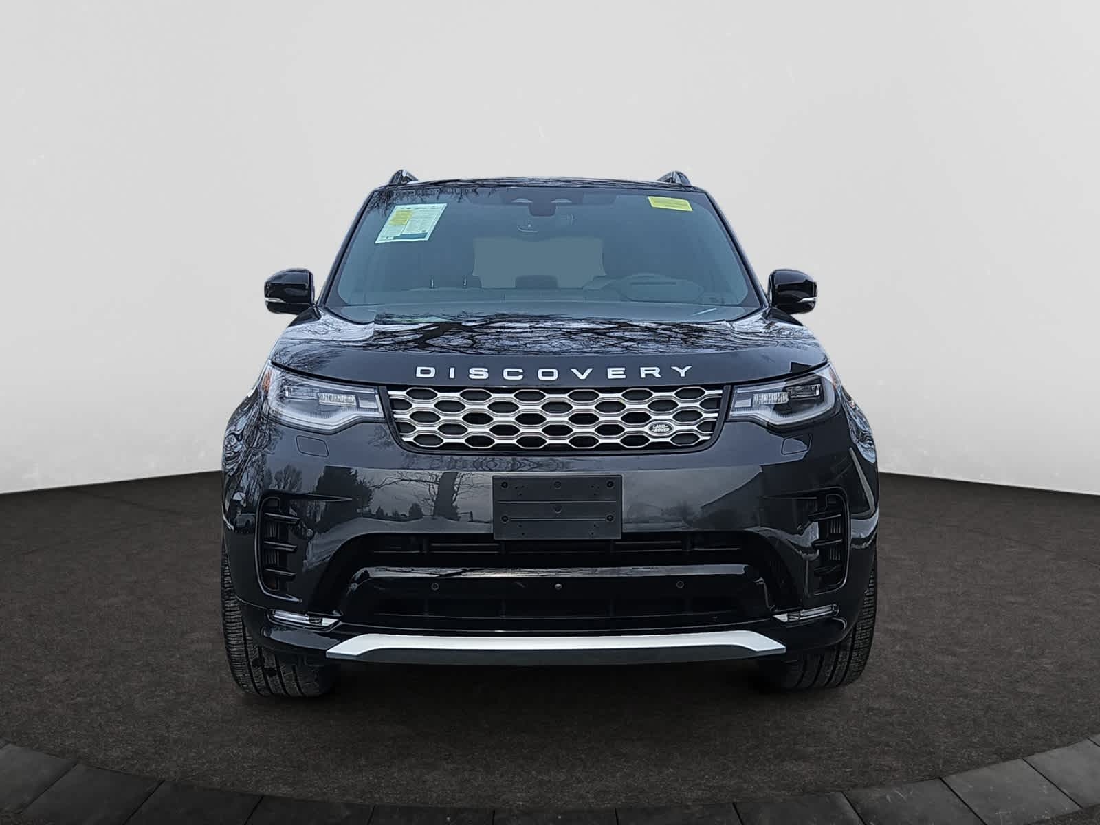 used 2024 Land Rover Discovery car, priced at $69,998