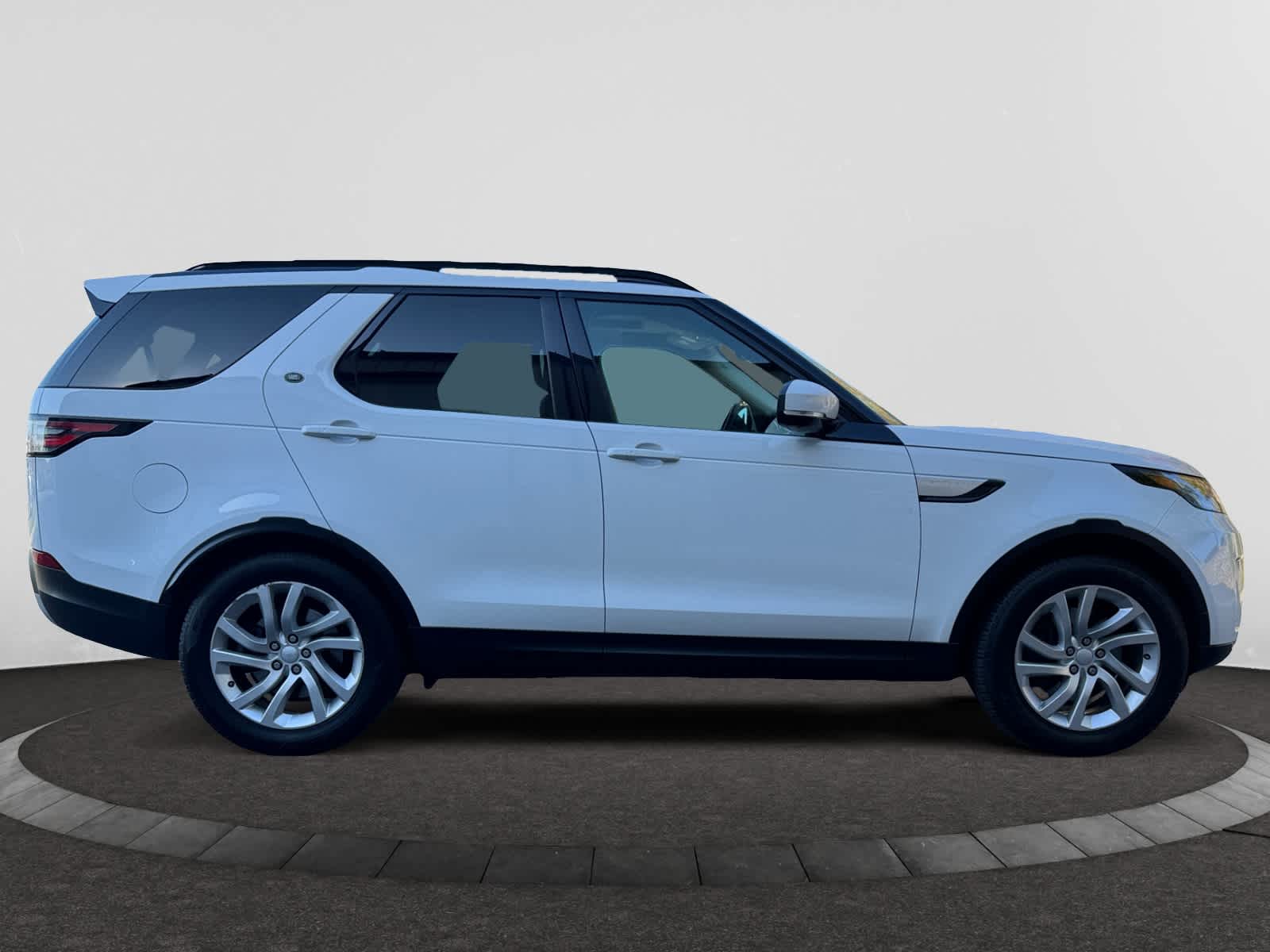 used 2017 Land Rover Discovery car, priced at $19,498