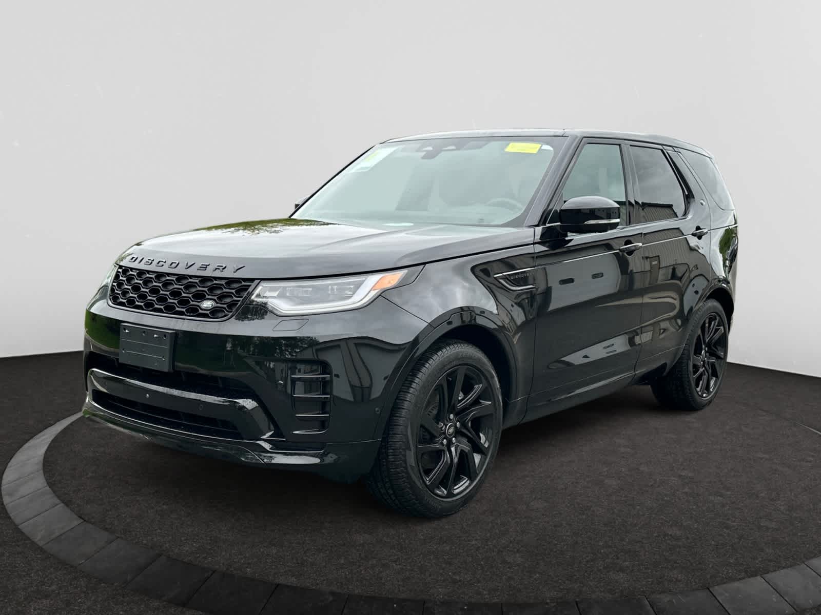 used 2024 Land Rover Discovery car, priced at $59,998