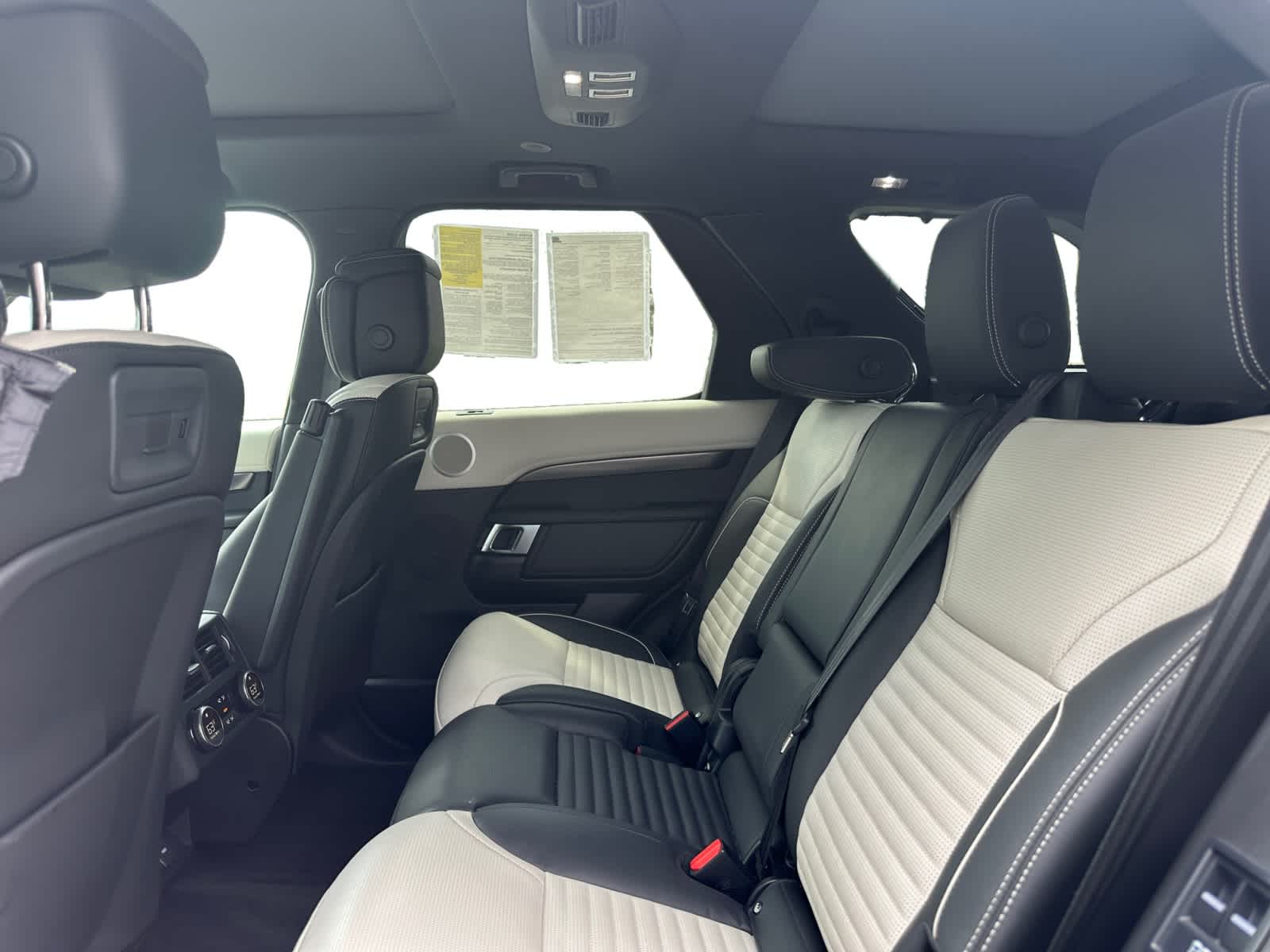 used 2024 Land Rover Discovery car, priced at $63,998