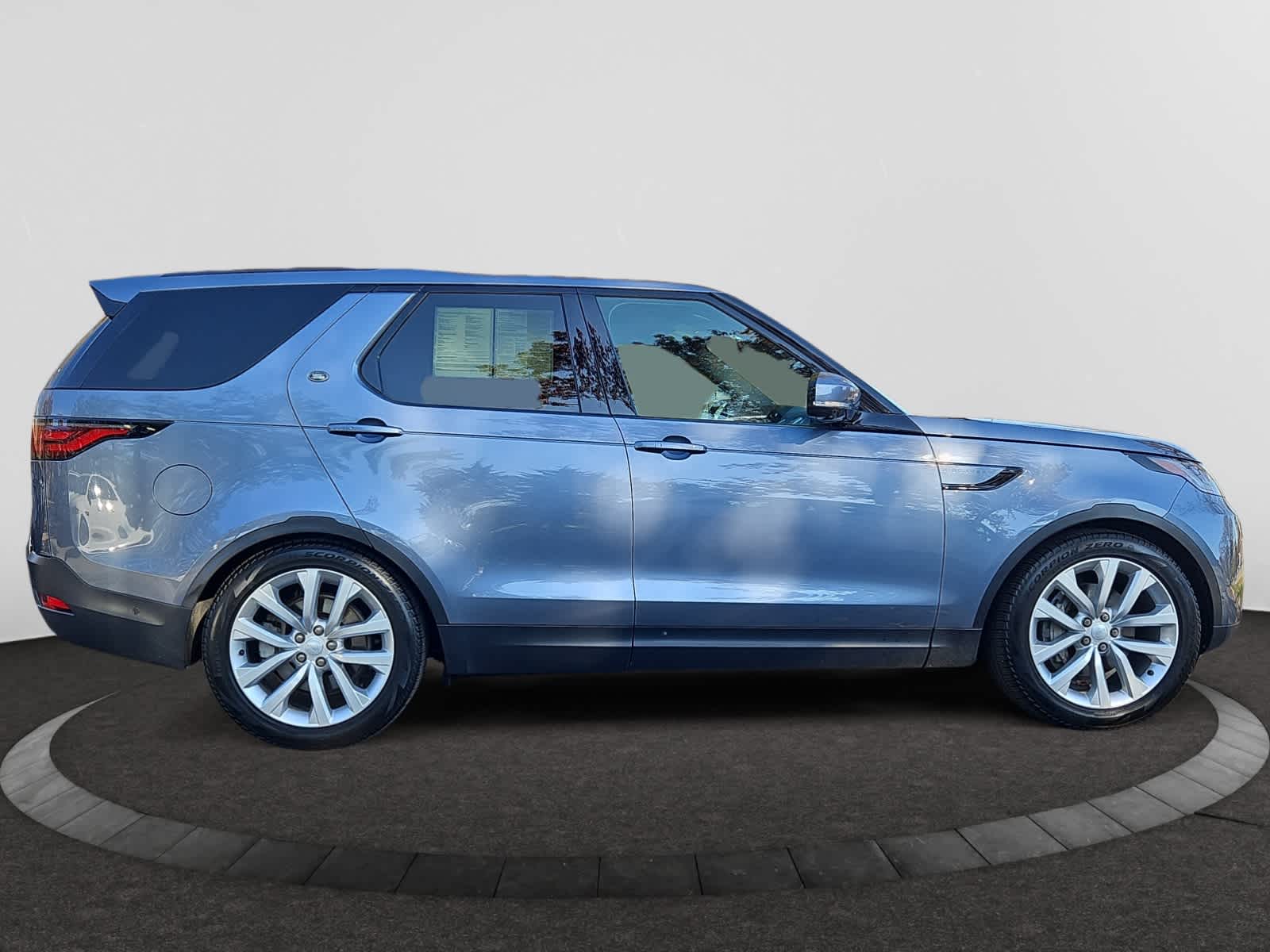 used 2023 Land Rover Discovery car, priced at $45,498