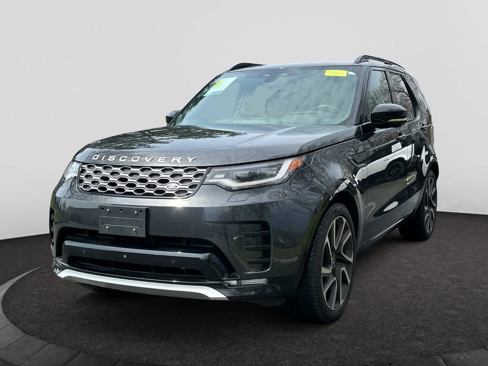 used 2024 Land Rover Discovery car, priced at $63,998