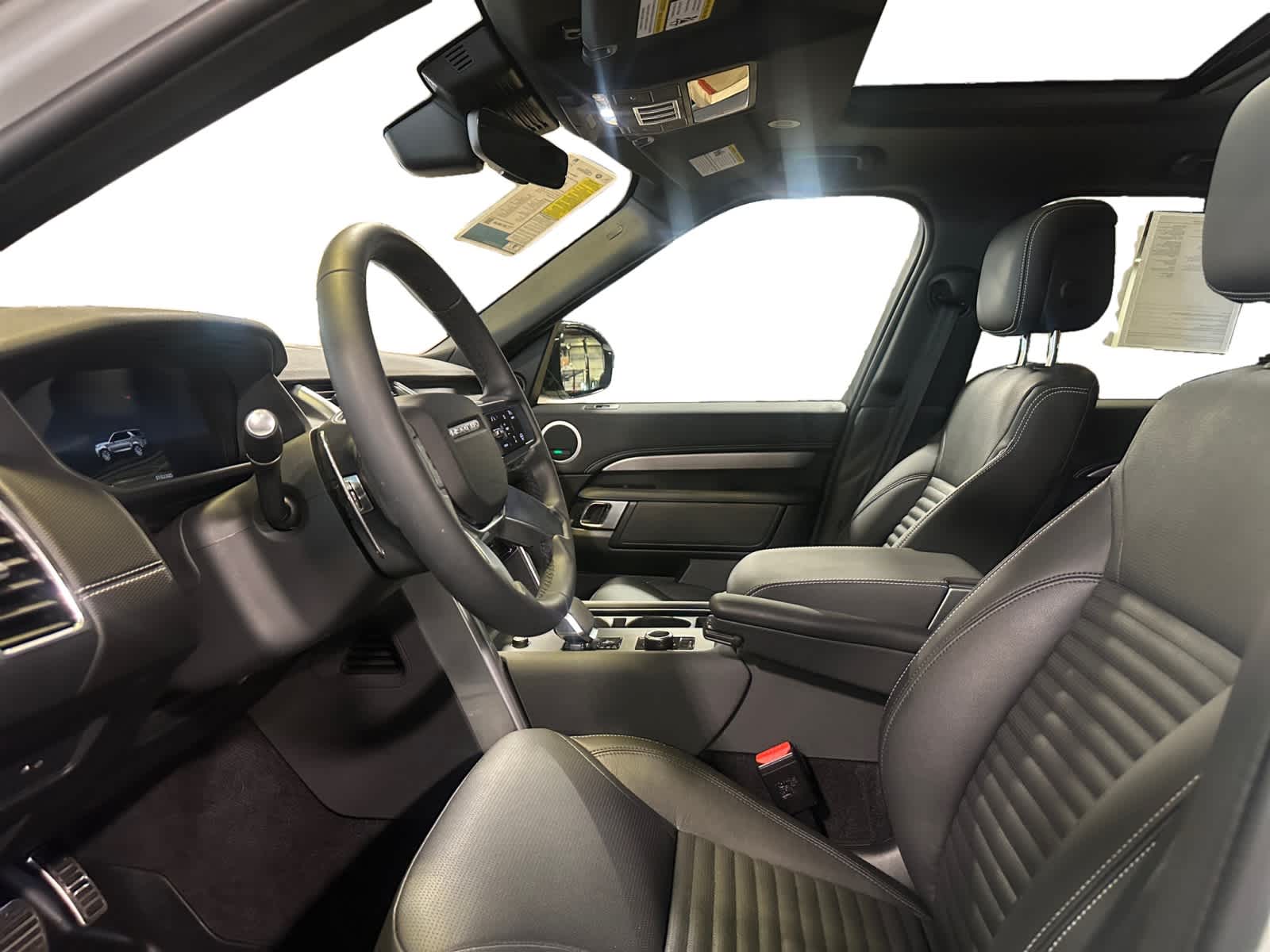 used 2024 Land Rover Discovery car, priced at $61,998