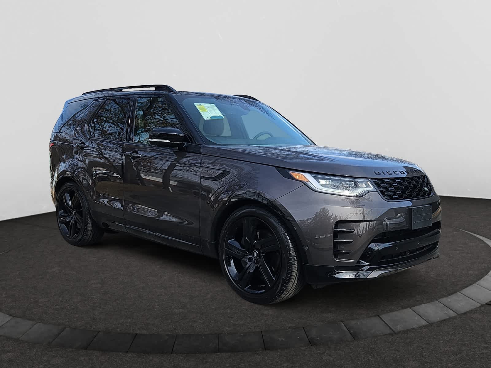 used 2024 Land Rover Discovery car, priced at $68,998