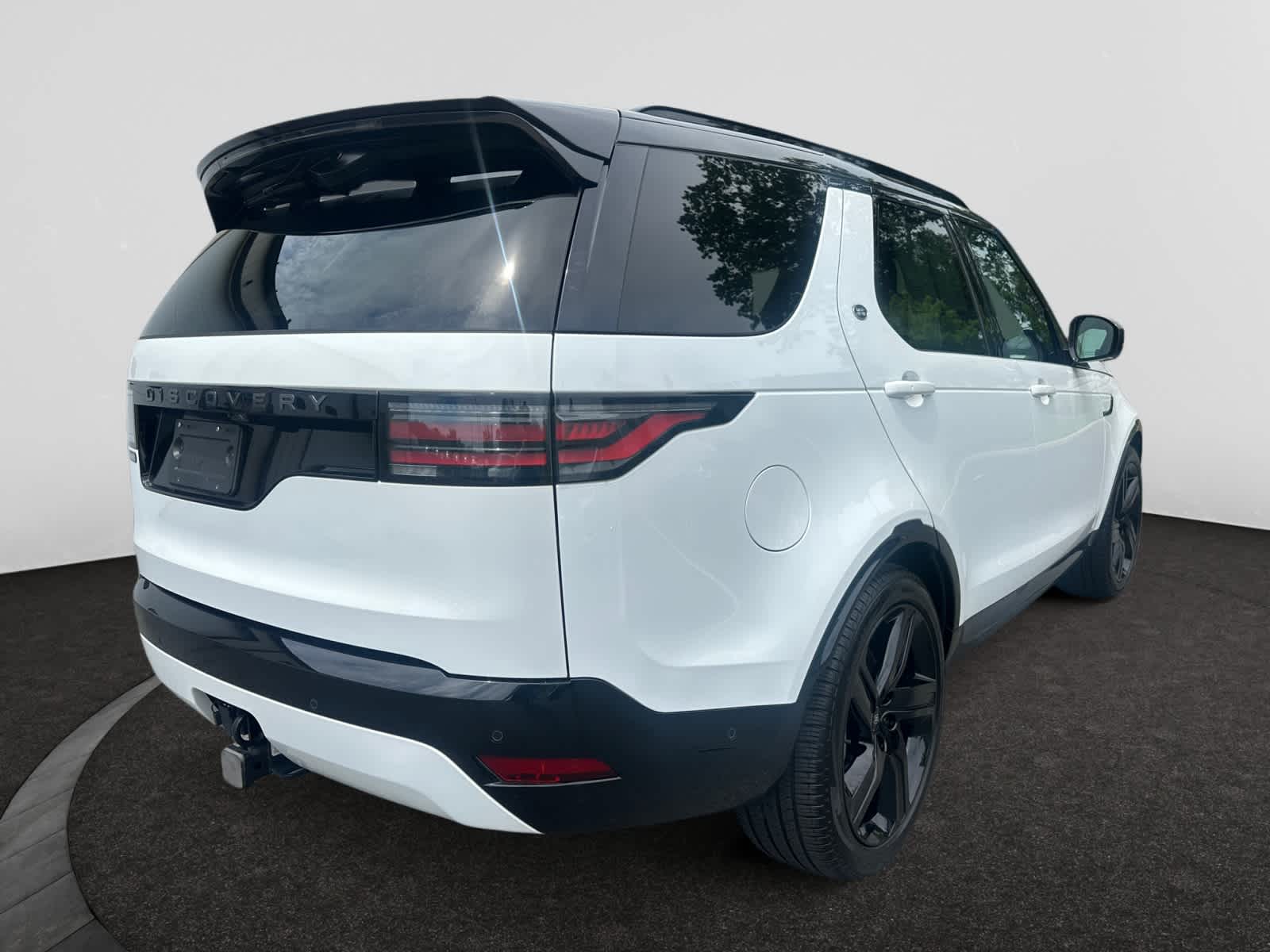 used 2024 Land Rover Discovery car, priced at $61,998