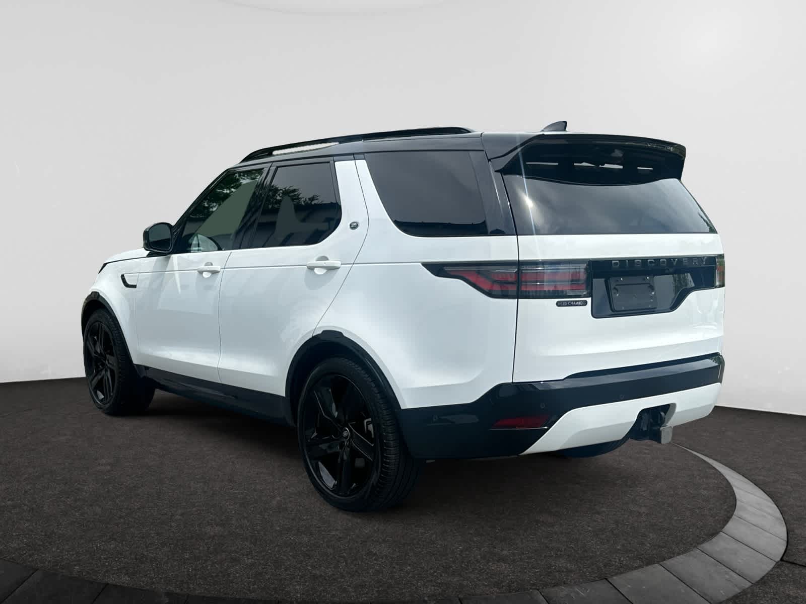 used 2024 Land Rover Discovery car, priced at $61,998