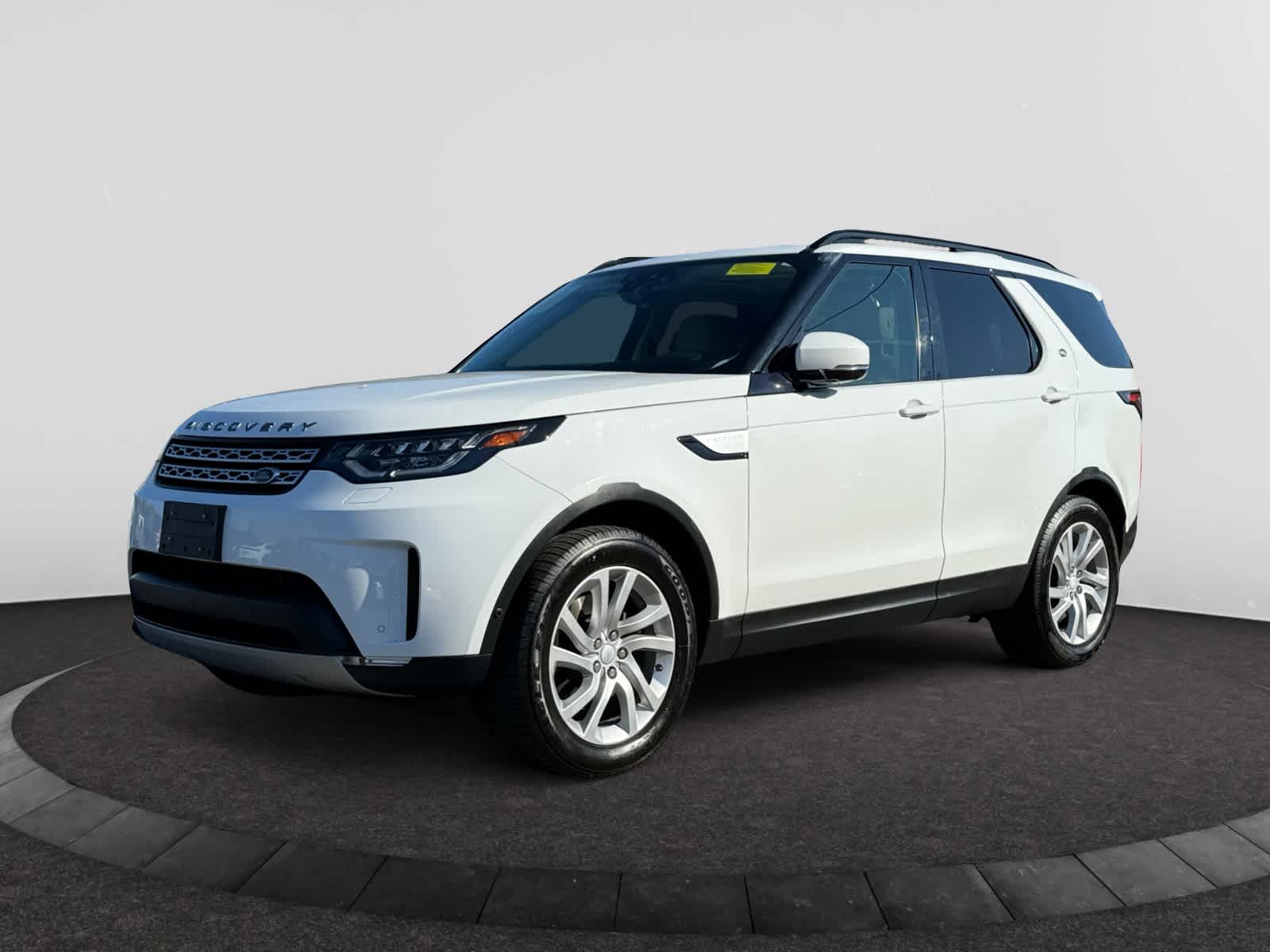 used 2017 Land Rover Discovery car, priced at $19,498