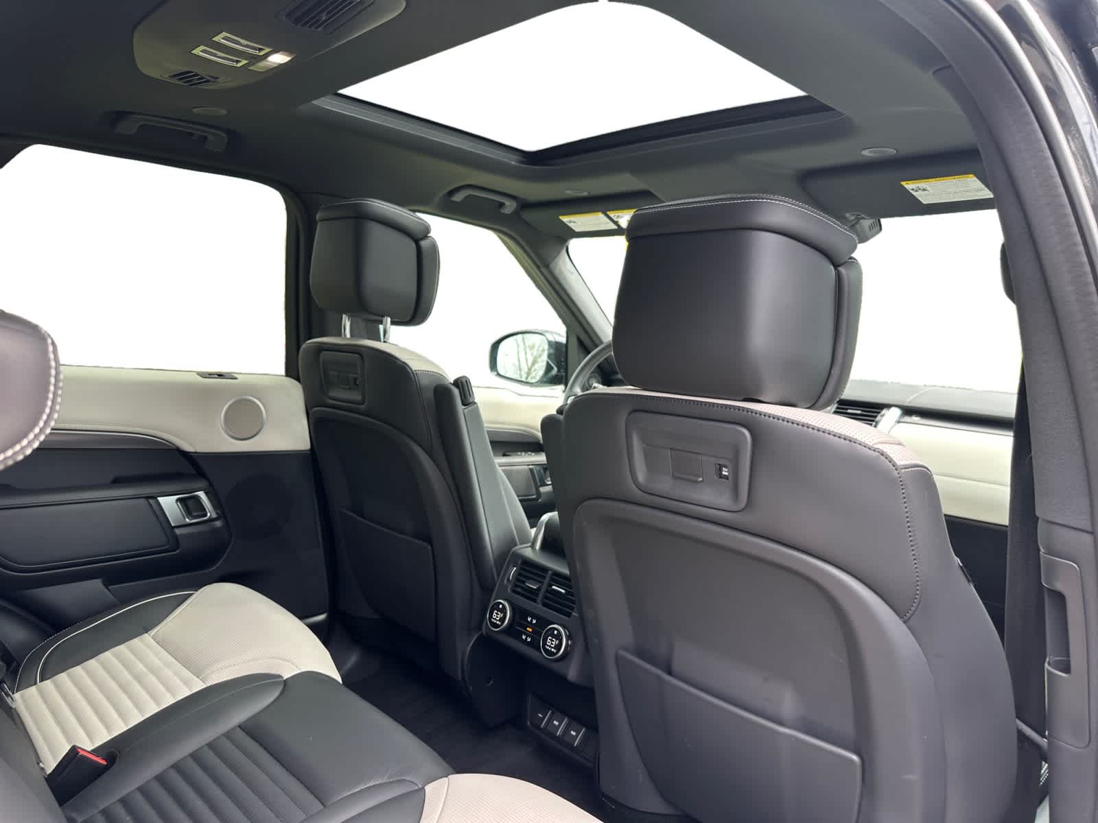 used 2024 Land Rover Discovery car, priced at $63,998