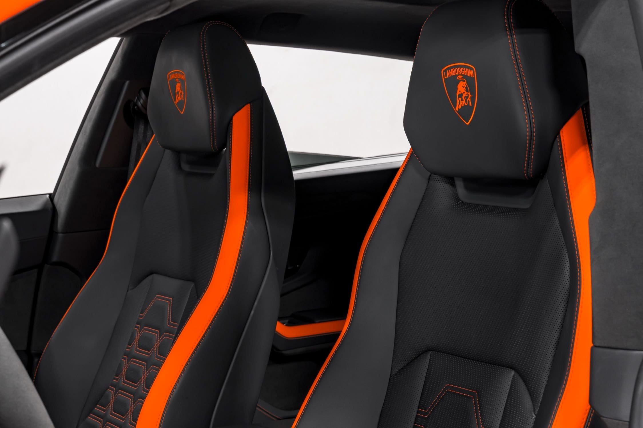 used 2025 Lamborghini Urus SE car, priced at $339,999