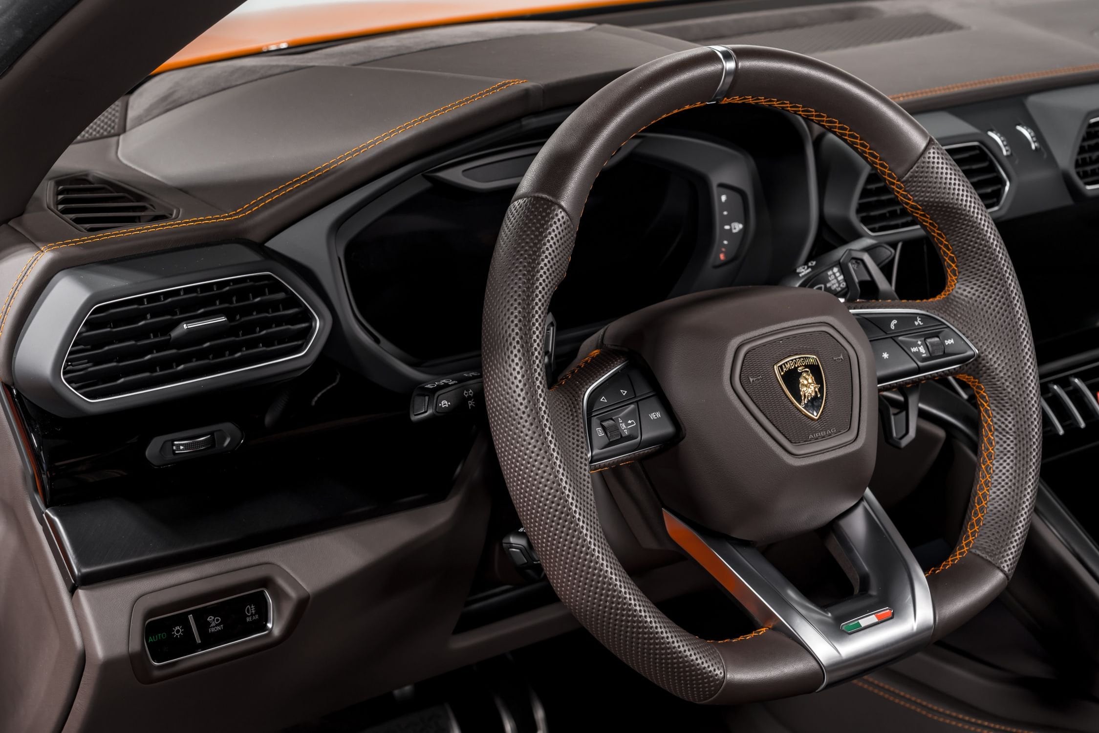 used 2024 Lamborghini Urus S car, priced at $269,999