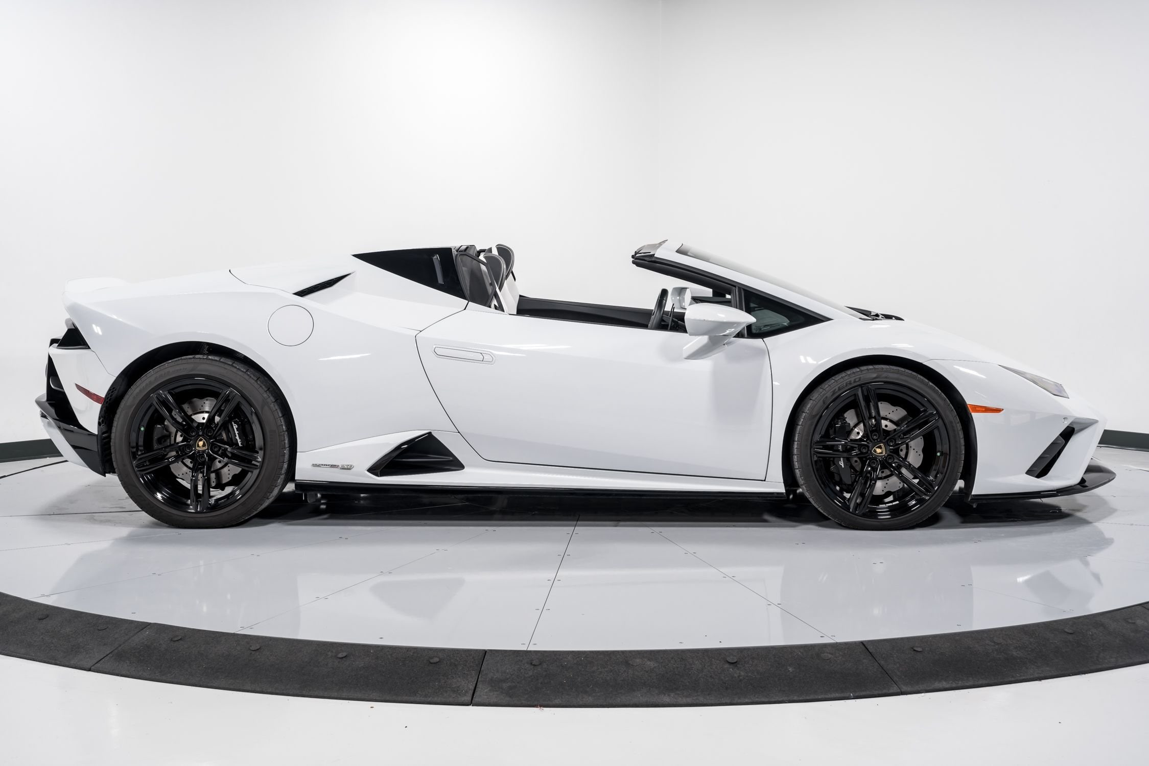 used 2021 Lamborghini Huracan EVO Spyder car, priced at $279,999