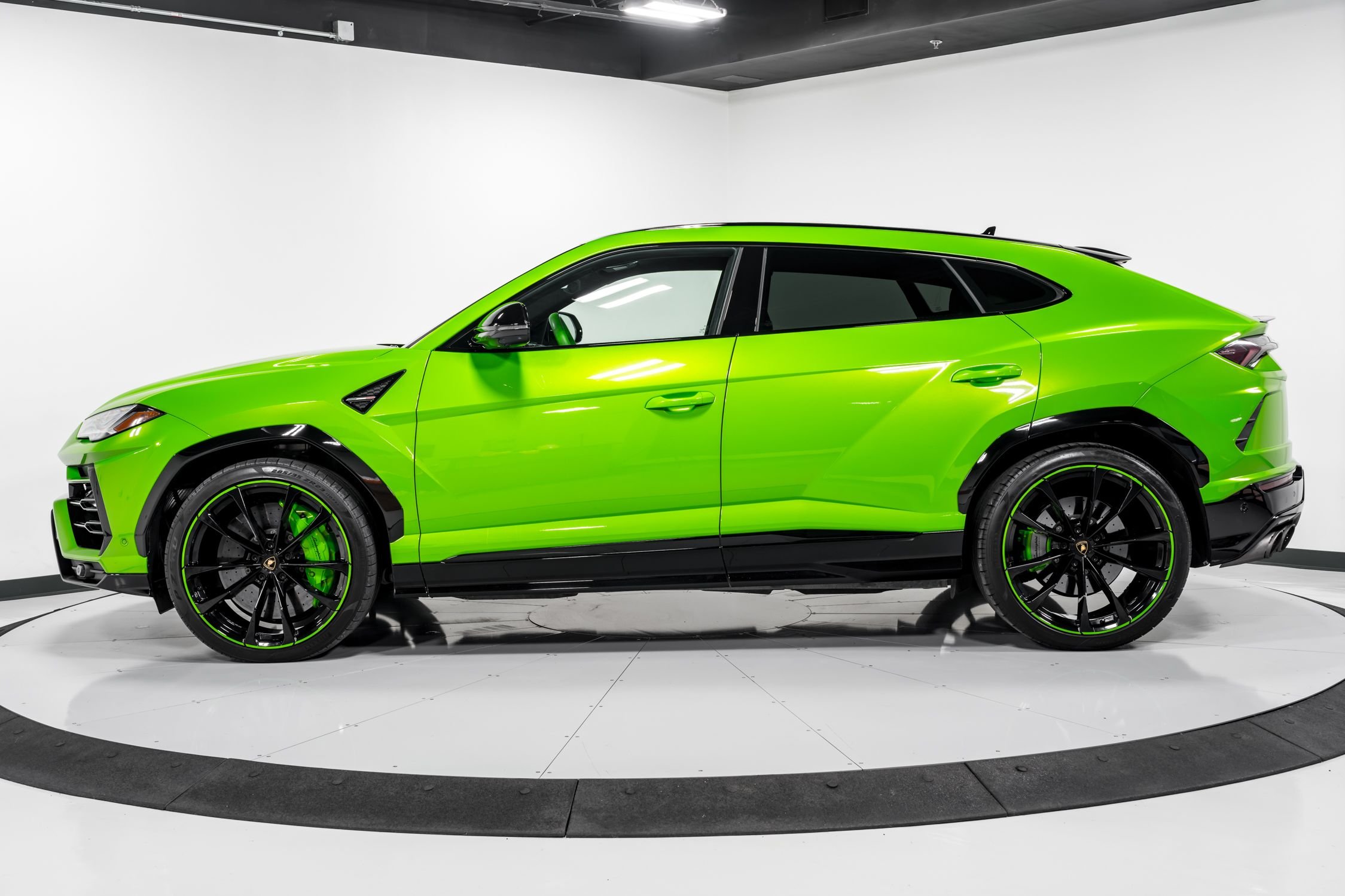 used 2022 Lamborghini Urus car, priced at $239,999