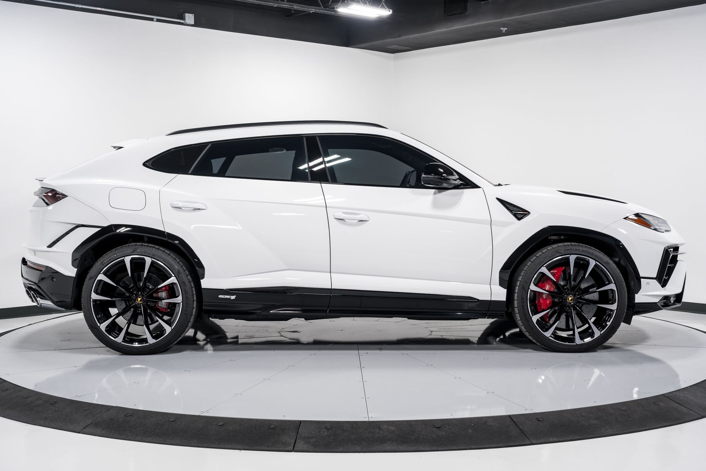 used 2024 Lamborghini Urus S car, priced at $279,999