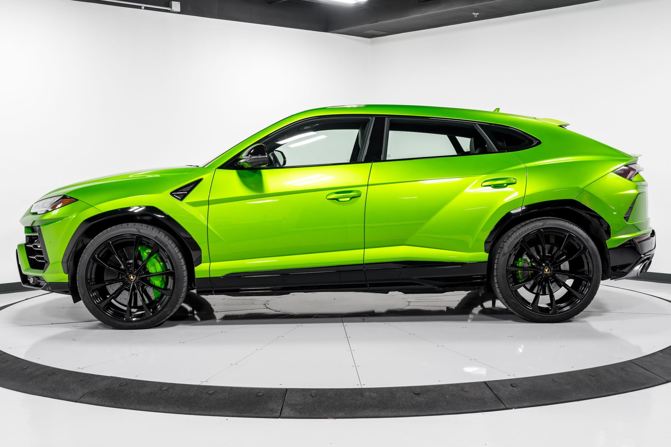 used 2022 Lamborghini Urus car, priced at $229,999