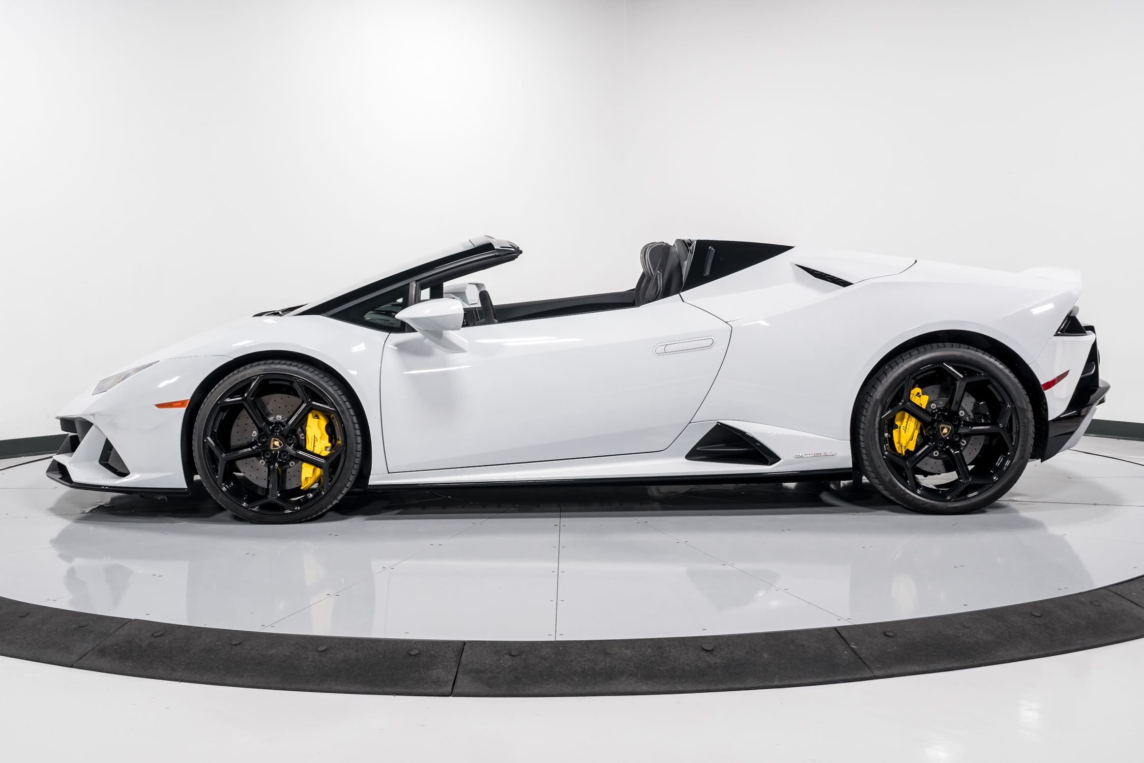 used 2020 Lamborghini Huracan Evo Spyder AWD car, priced at $289,999