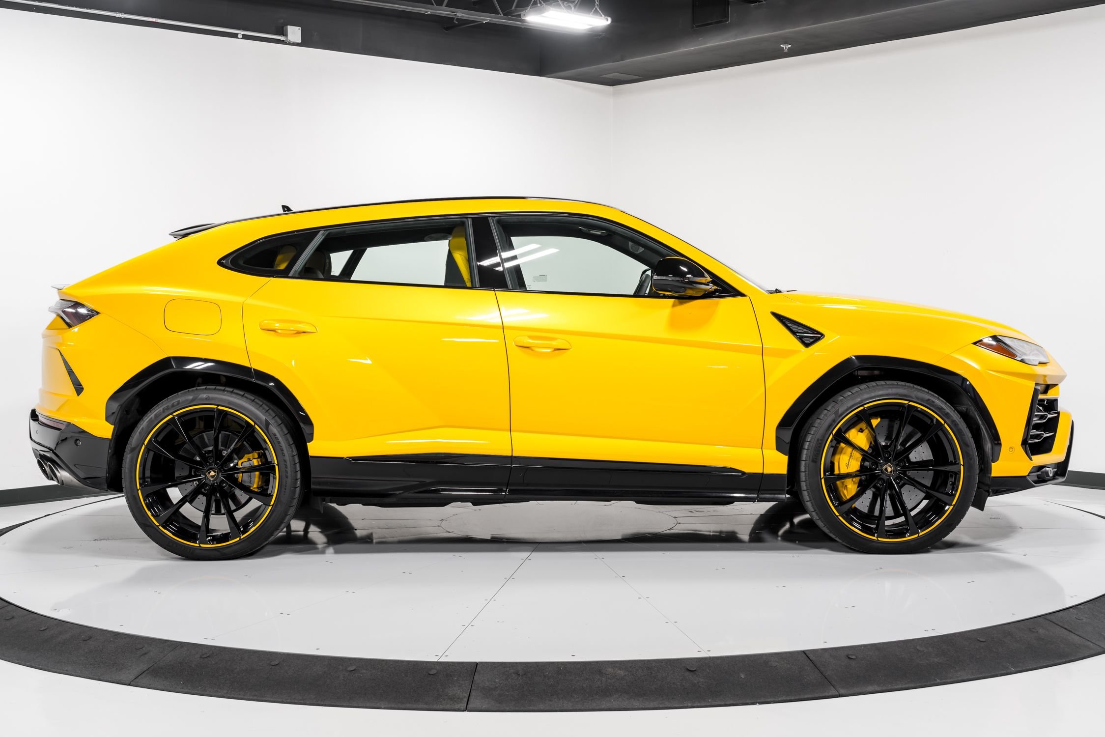 used 2021 Lamborghini Urus car, priced at $234,999