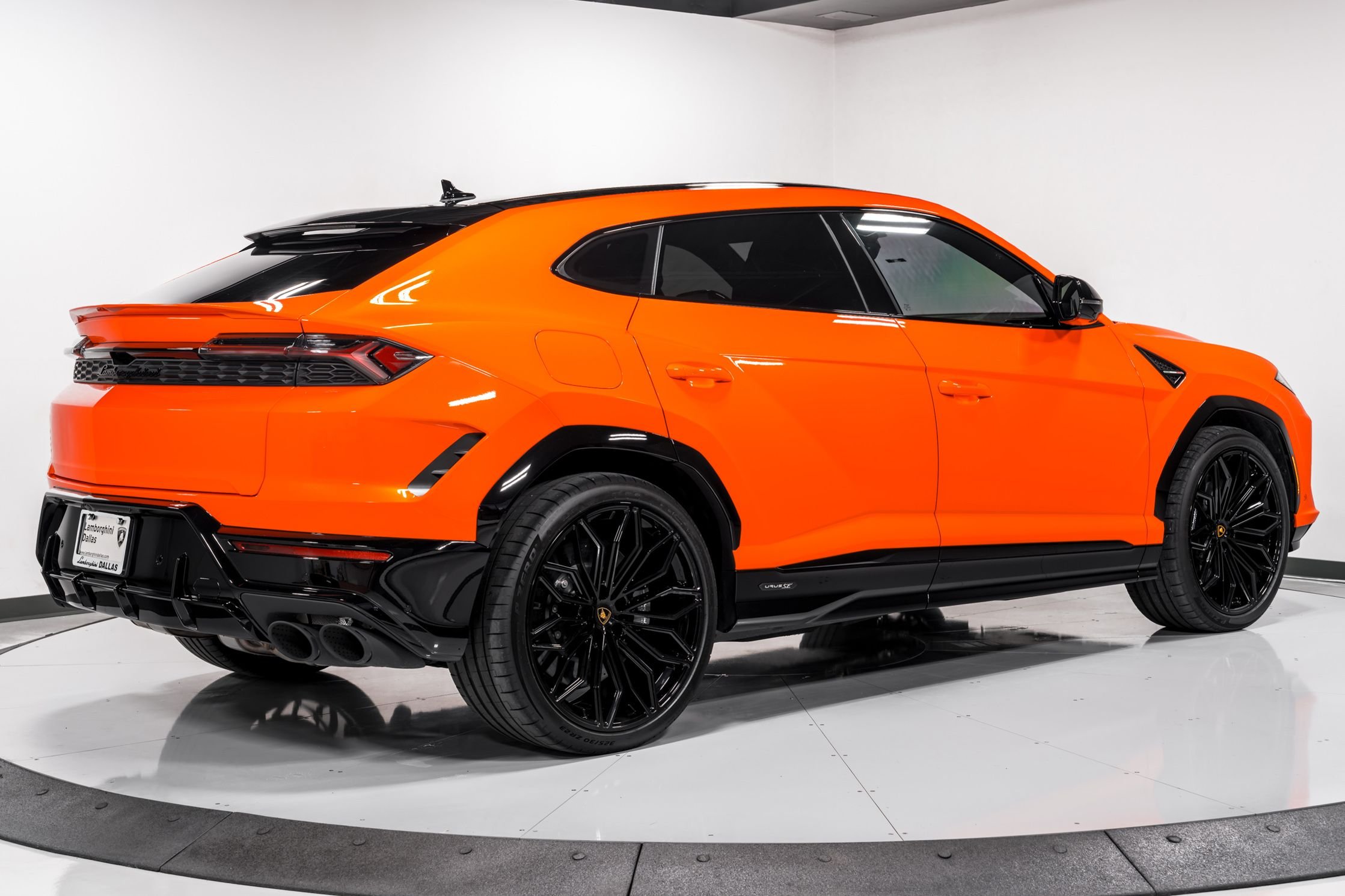 used 2025 Lamborghini Urus SE car, priced at $339,999