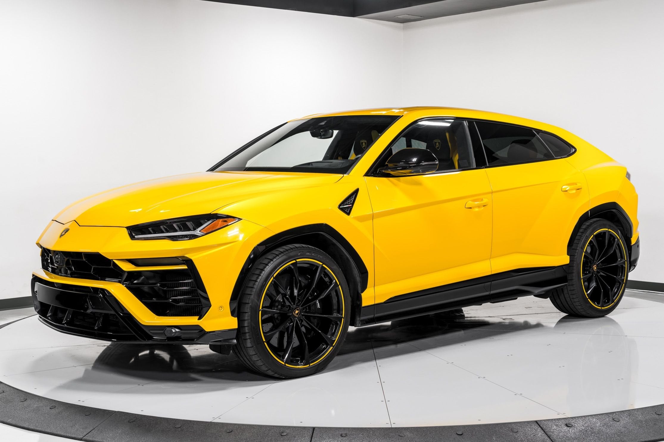 used 2022 Lamborghini Urus car, priced at $224,999