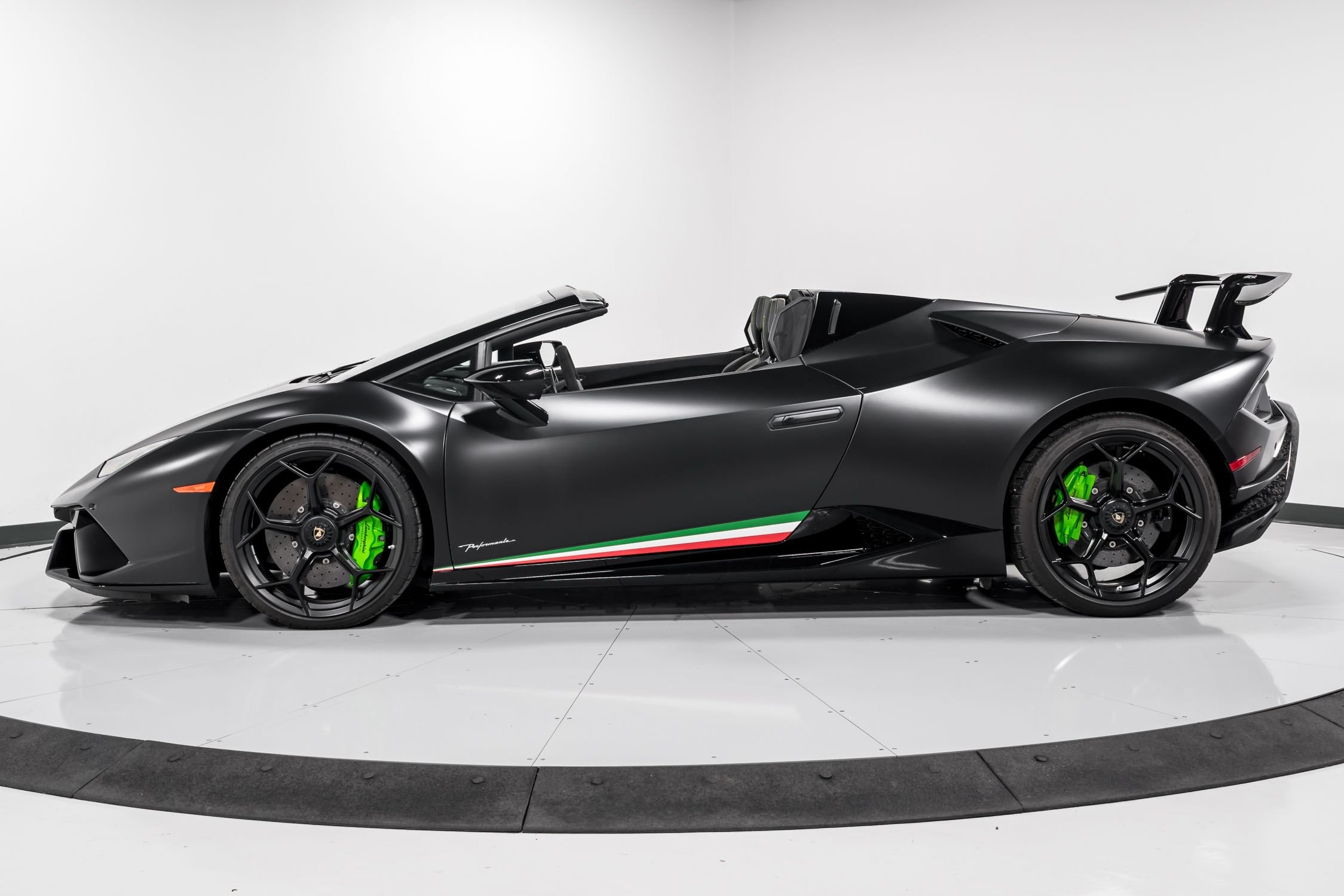 used 2019 Lamborghini Huracan Performante Spyder car, priced at $339,999