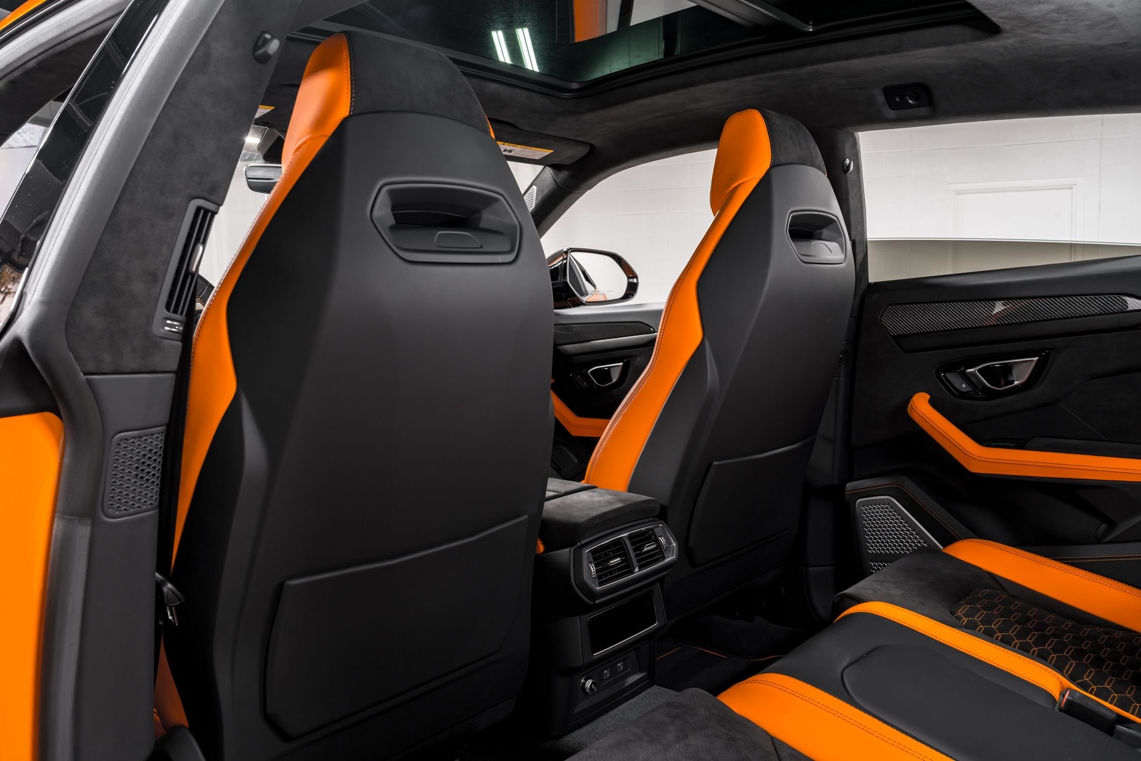 used 2022 Lamborghini Urus car, priced at $234,999
