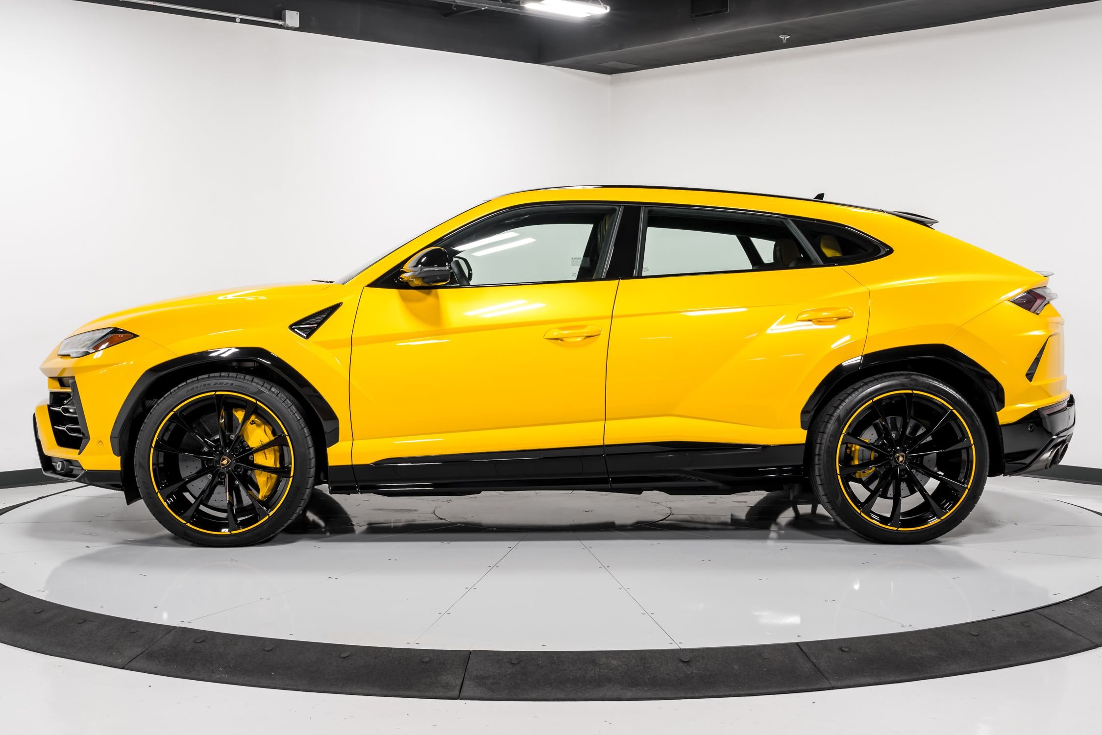 used 2021 Lamborghini Urus car, priced at $219,999