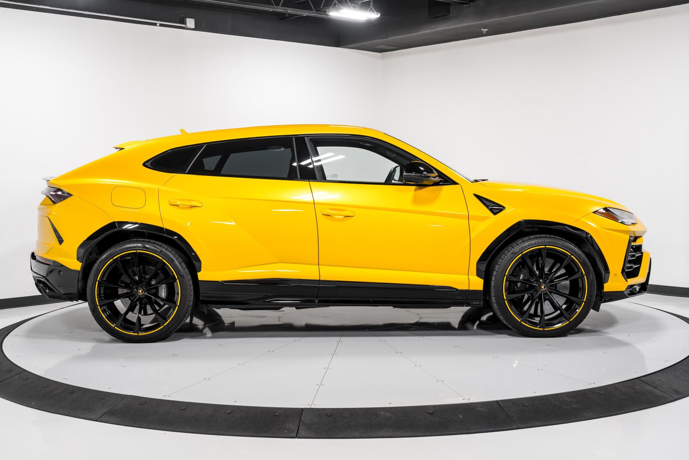 used 2022 Lamborghini Urus car, priced at $224,999