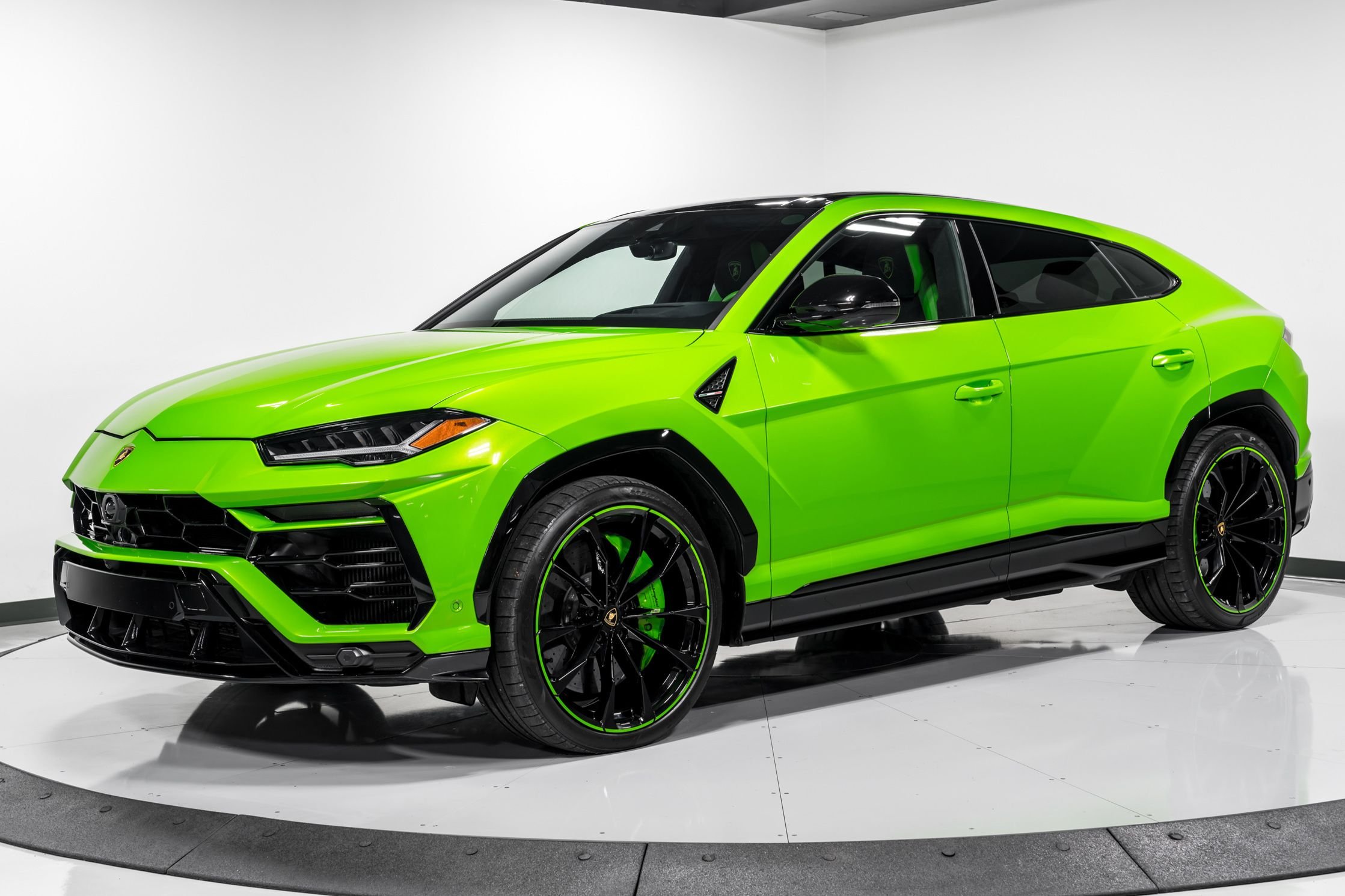 used 2022 Lamborghini Urus car, priced at $239,999