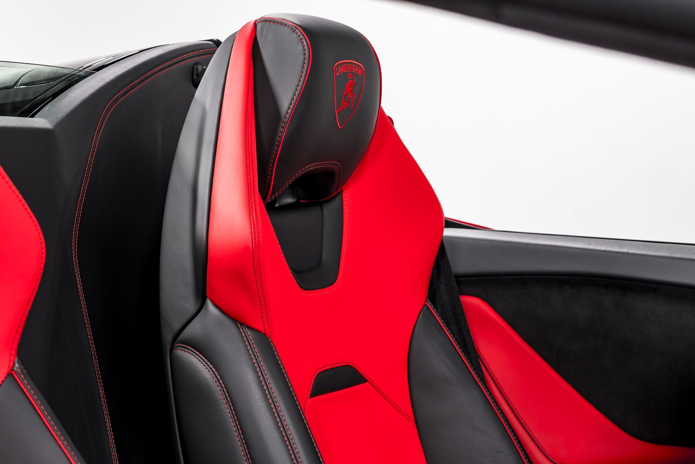 used 2023 Lamborghini Huracan EVO Spyder car, priced at $324,999