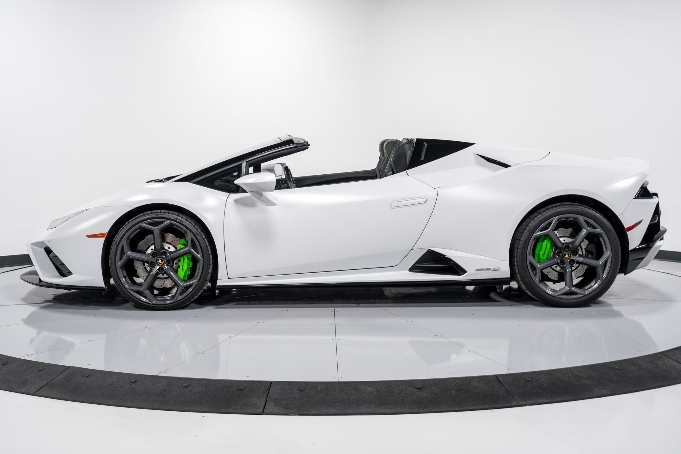 used 2022 Lamborghini Huracan EVO Spyder car, priced at $299,999