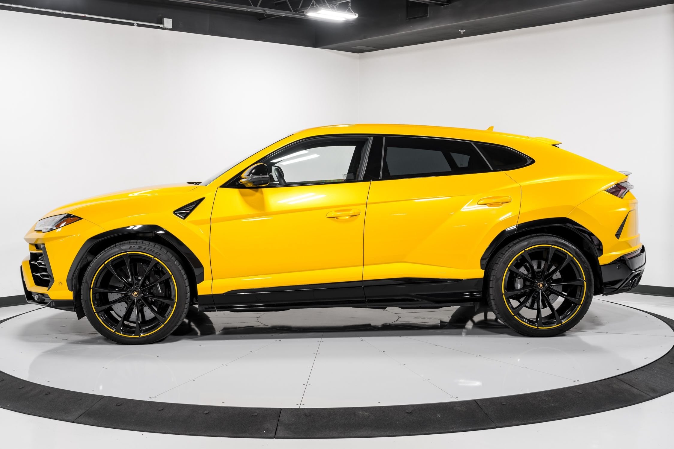 used 2022 Lamborghini Urus car, priced at $224,999