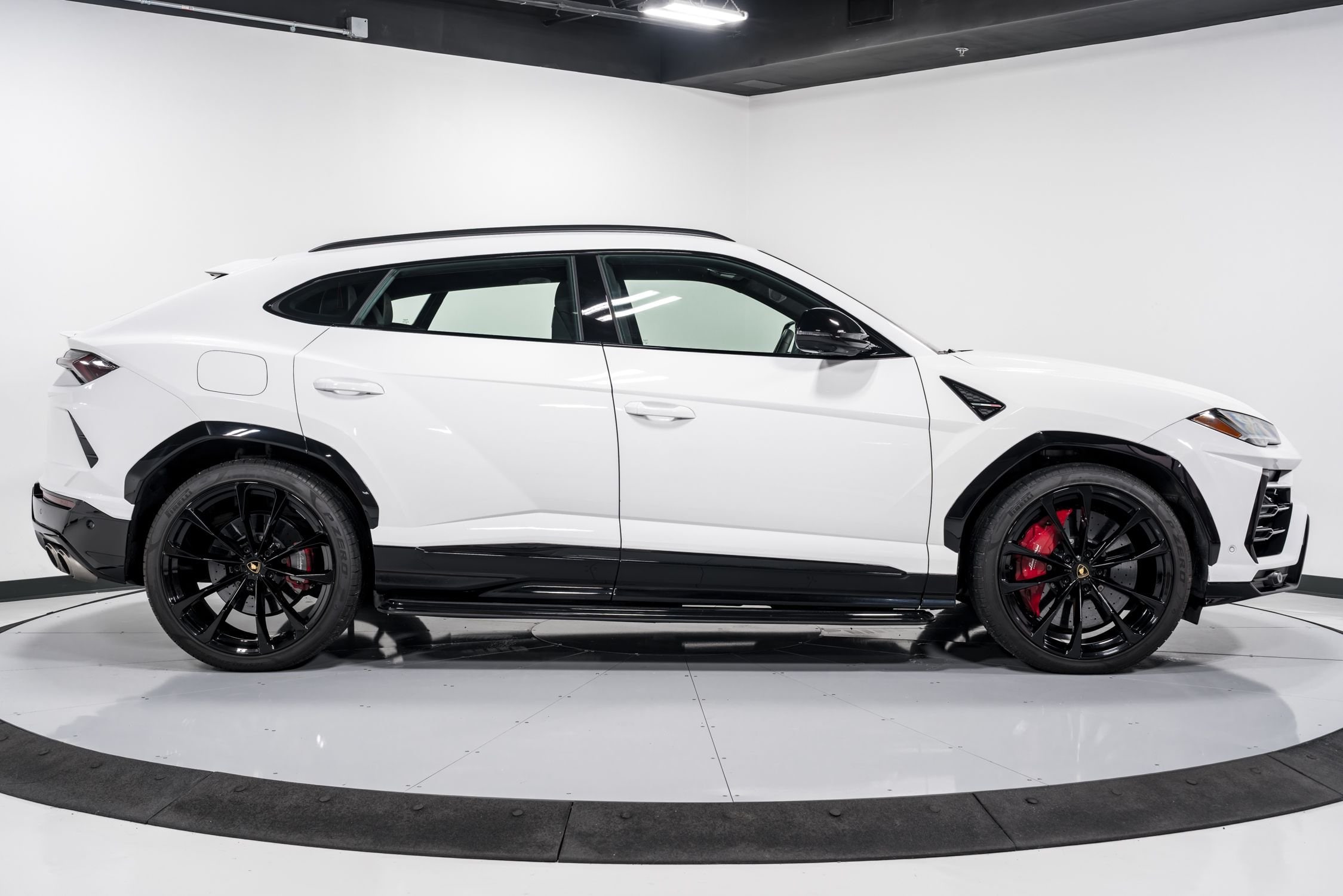 used 2022 Lamborghini Urus car, priced at $239,999