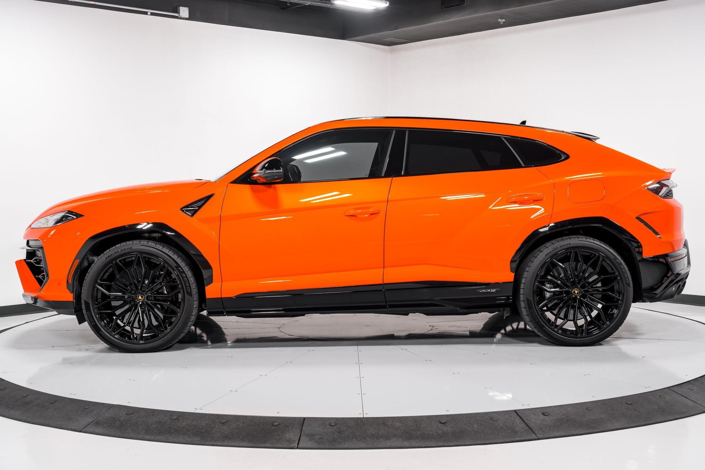 used 2025 Lamborghini Urus SE car, priced at $339,999