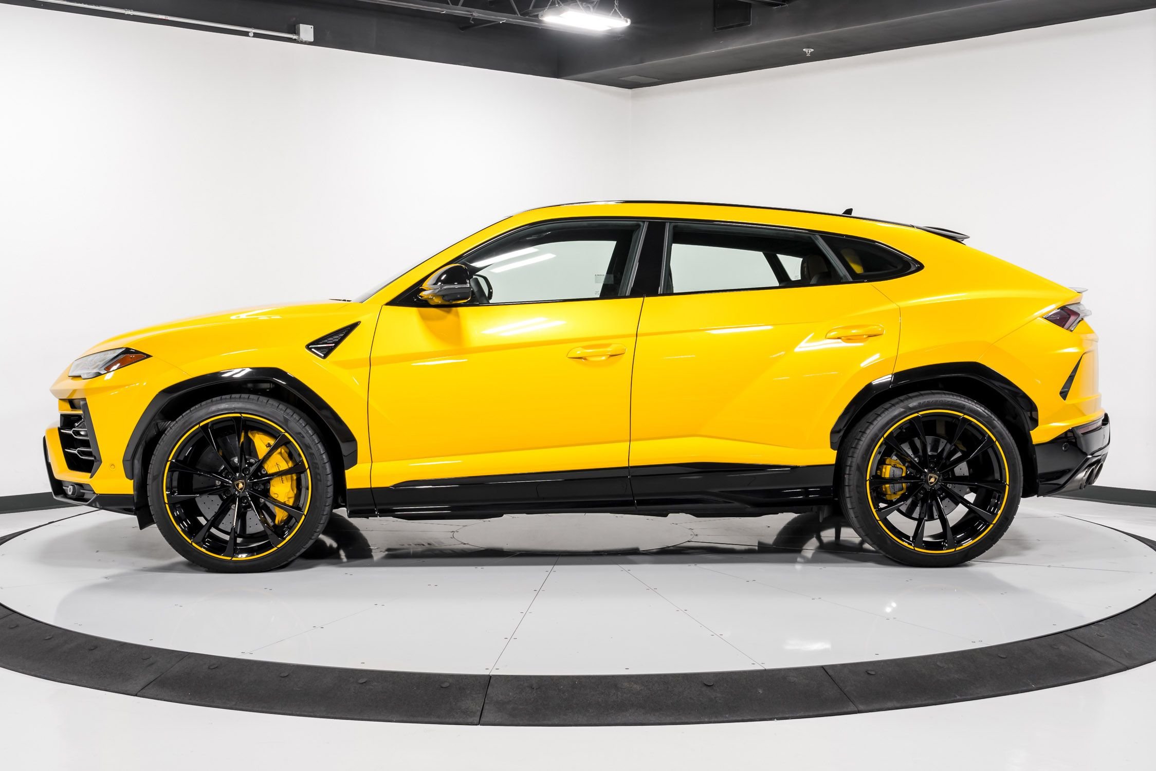 used 2021 Lamborghini Urus car, priced at $234,999