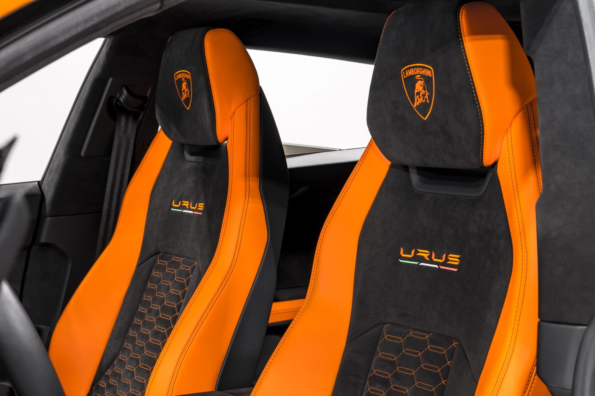 used 2022 Lamborghini Urus car, priced at $234,999