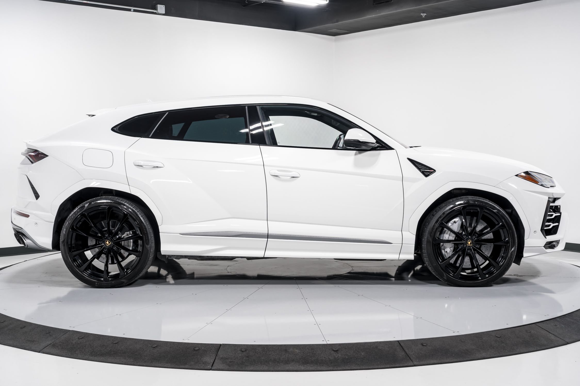 used 2022 Lamborghini Urus car, priced at $199,999