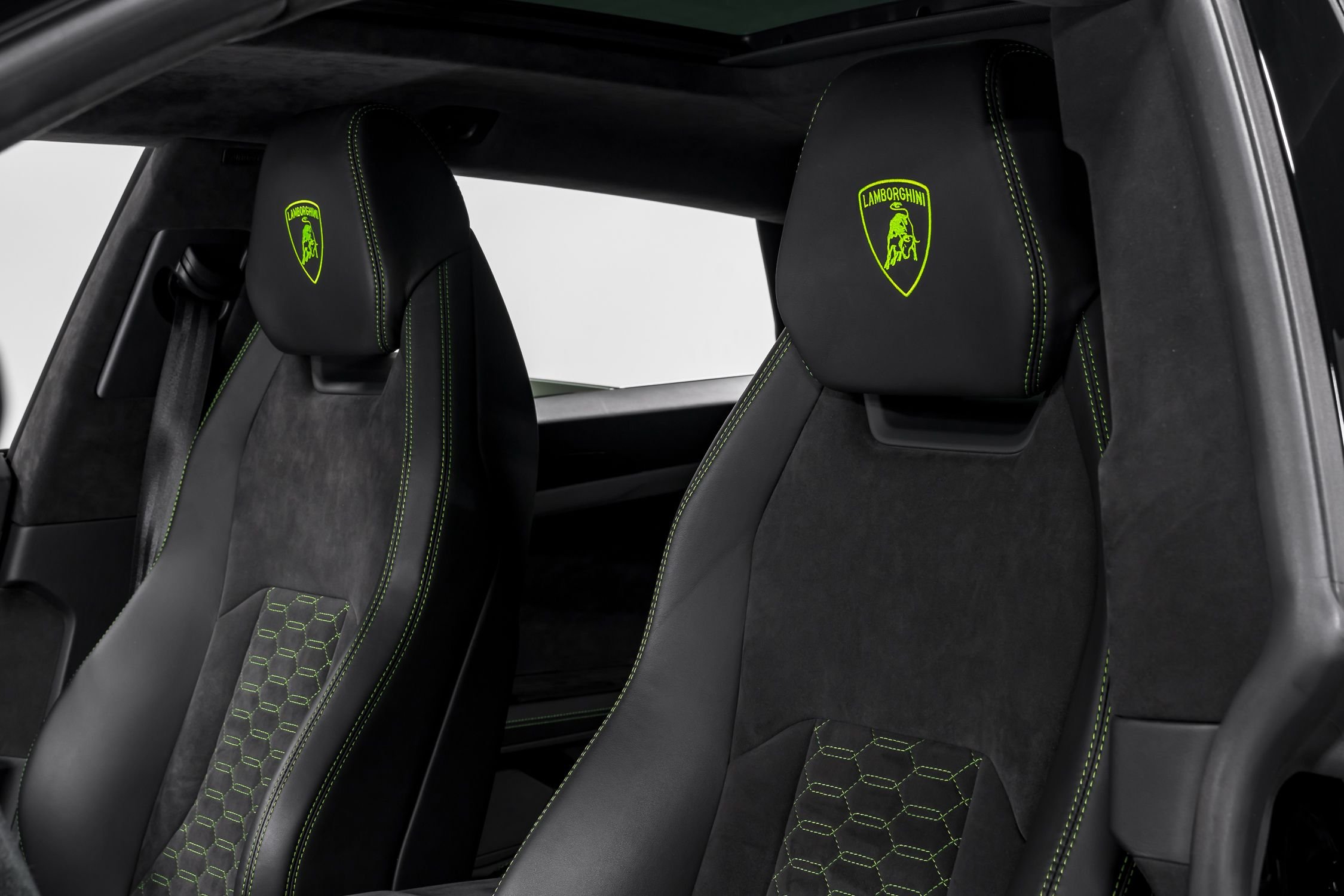 used 2022 Lamborghini Urus car, priced at $246,999